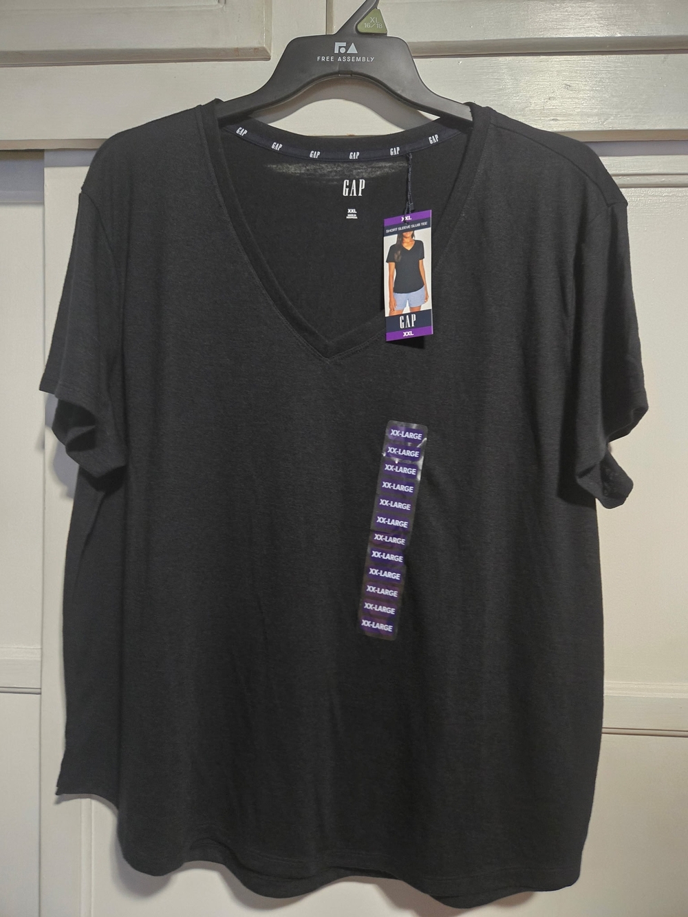 NWT Women GAP Black V-Neck Short Sleeve Tee Size XXL